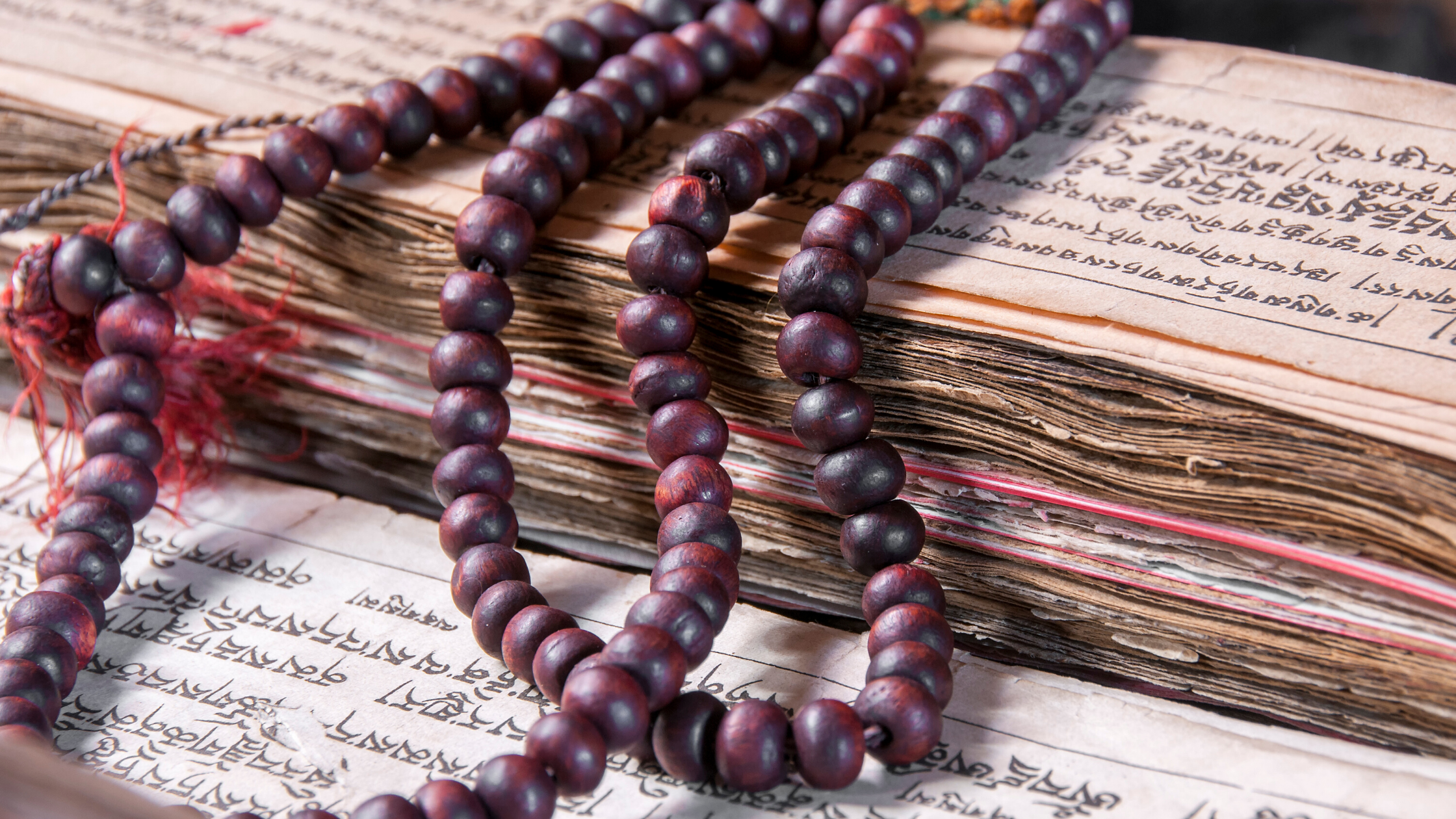 Malas – Gebetsketten, Meditationsbegleiter, spiritueller Schmuck